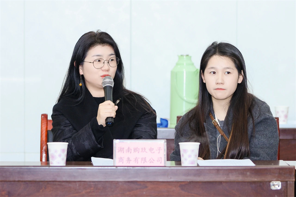 长龙街道、江南游戏智能召开首届年货盛惠暨送春联文化惠民活动工作会议