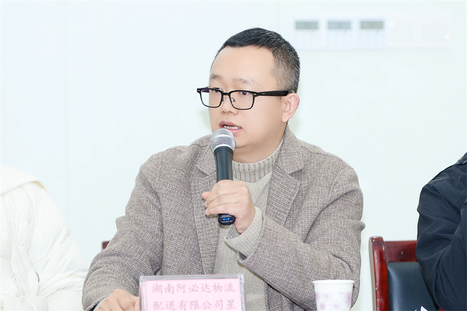 长龙街道、江南游戏智能召开首届年货盛惠暨送春联文化惠民活动工作会议