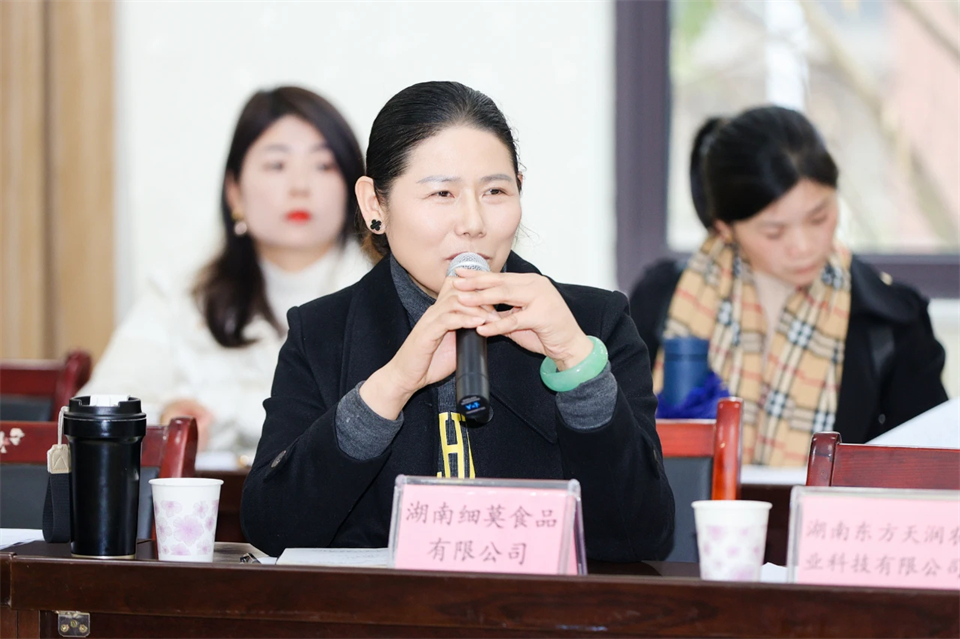 长龙街道、江南游戏智能召开首届年货盛惠暨送春联文化惠民活动工作会议
