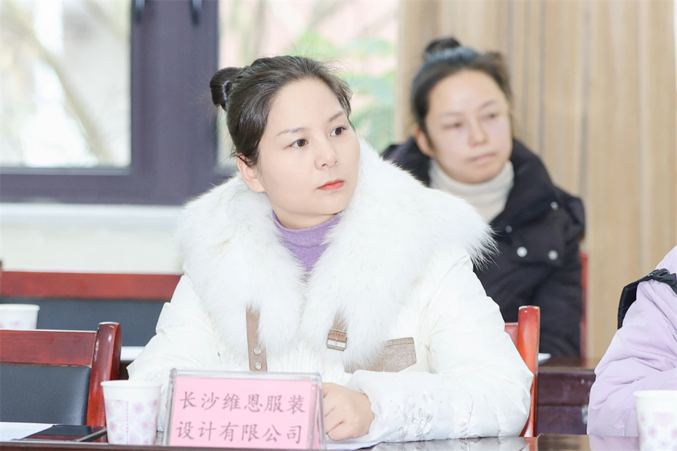 长龙街道、江南游戏智能召开首届年货盛惠暨送春联文化惠民活动工作会议