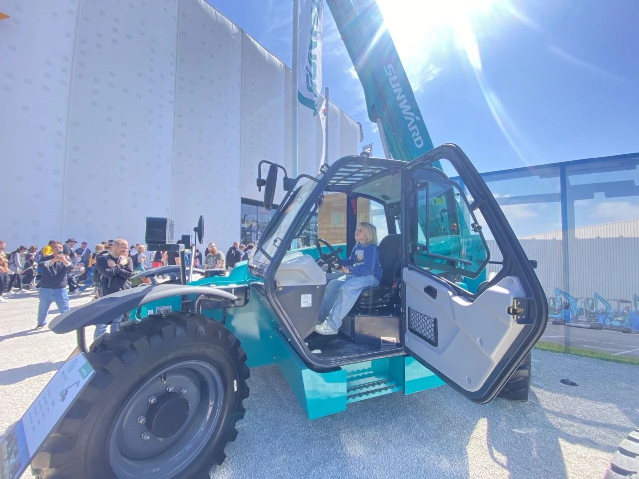 江南游戏智能高空机械闪耀Bauma 2025！ 新能源技术与创新产品获全球瞩目