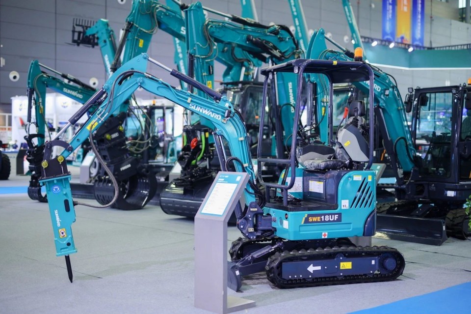 2025 CICEE | 从单一工具迈向多元化解决方案，江南游戏智能呈现非凡挖掘机风采
