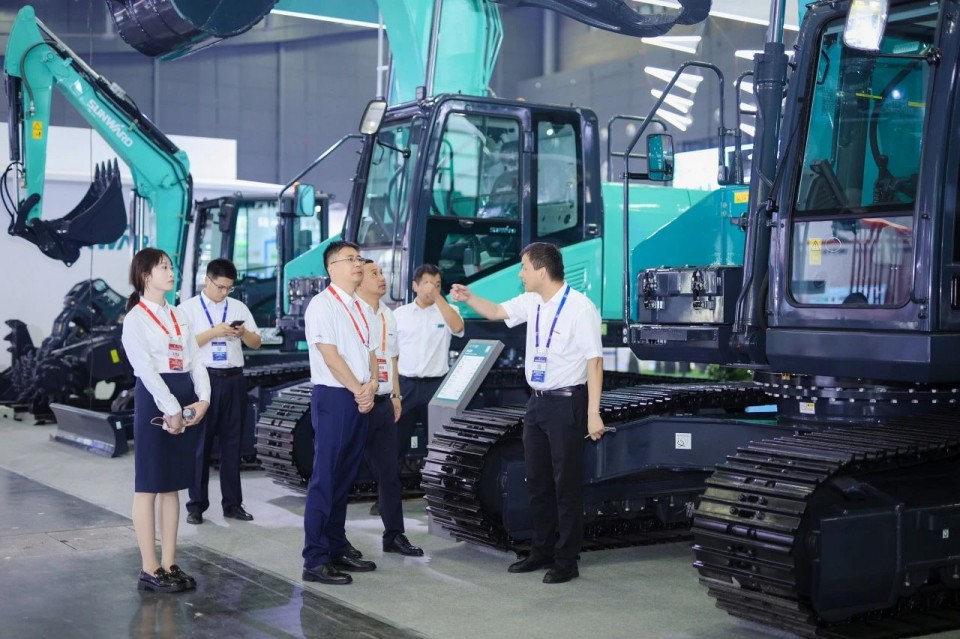 2025 CICEE | 从单一工具迈向多元化解决方案，江南游戏智能呈现非凡挖掘机风采