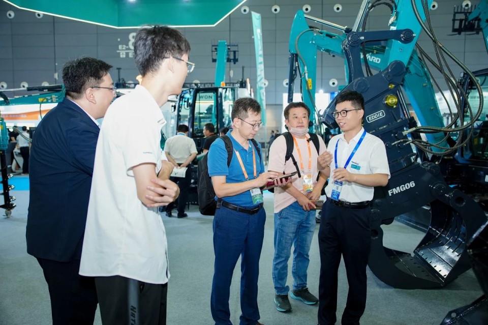 2025 CICEE | 从单一工具迈向多元化解决方案，江南游戏智能呈现非凡挖掘机风采
