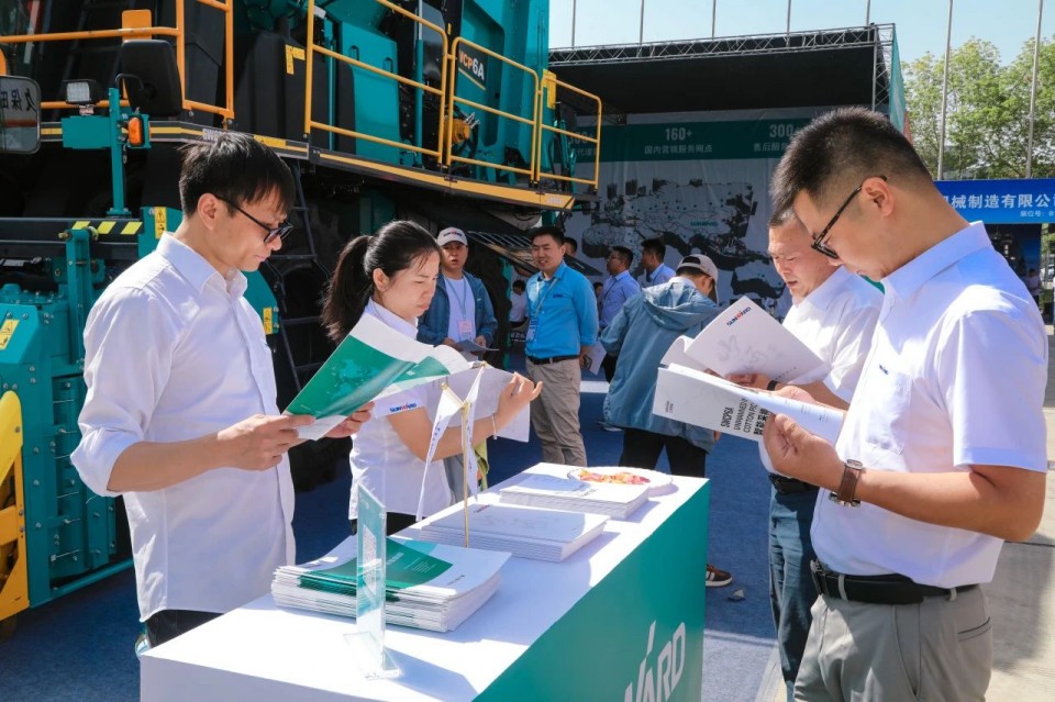 江南游戏智能亮相2025新疆国际农业机械博览会