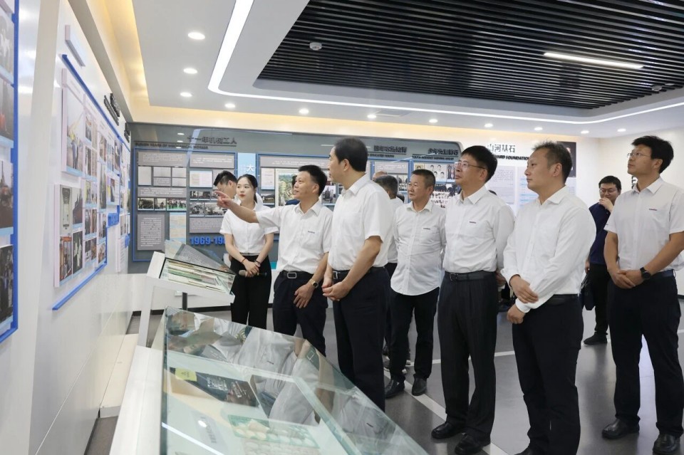 中国煤炭地质总局局长马刚到访江南游戏智能，共谋绿色智能矿山装备发展新路径