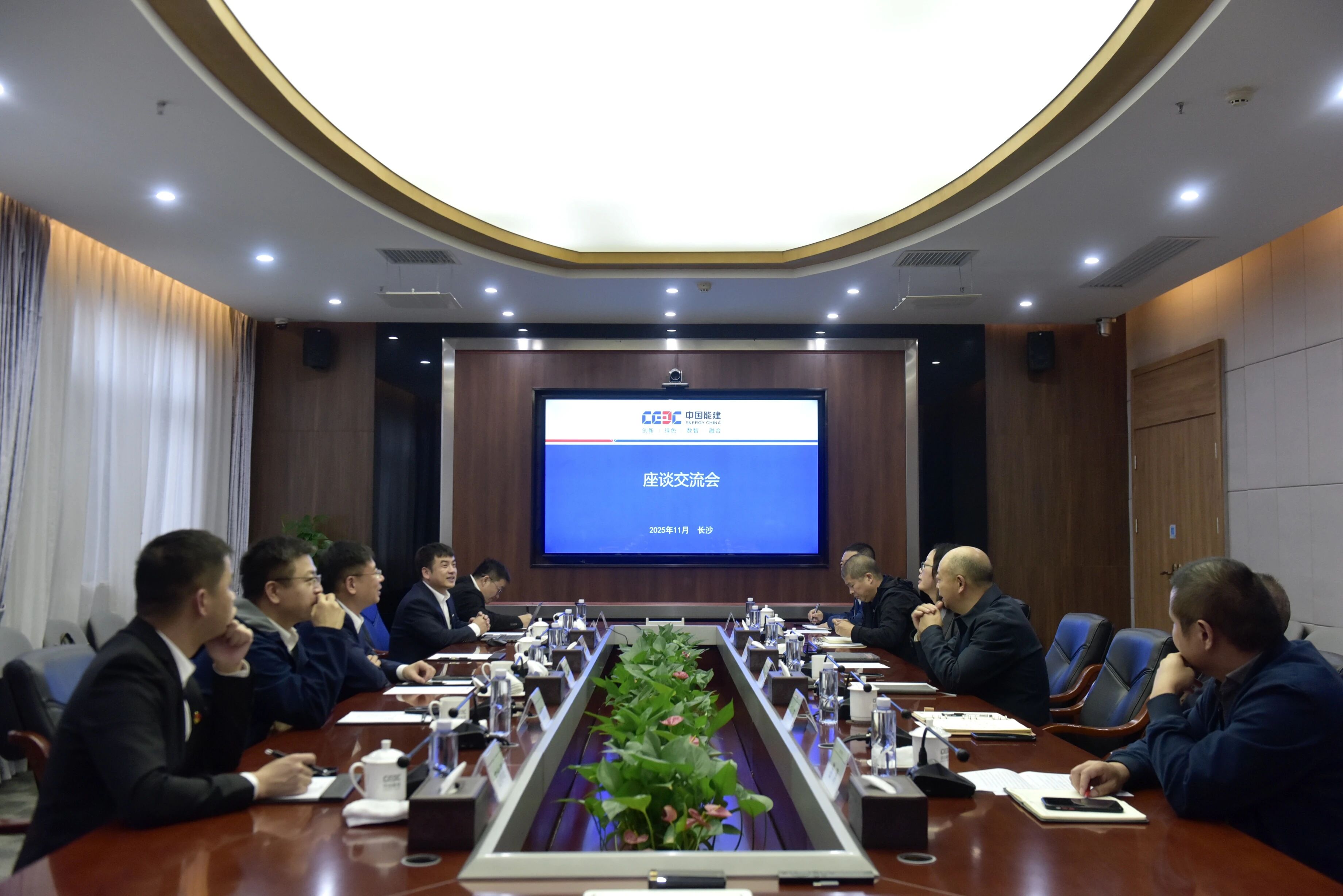 江南游戏智能与易普力开展座谈交流，谱写互利共赢新篇章
