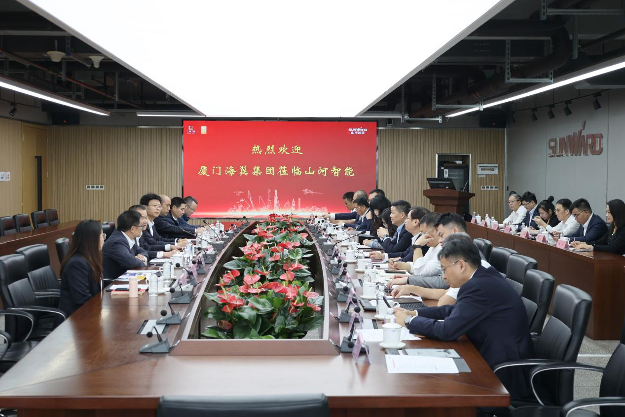 厦门海翼集团总经理金中权到访江南游戏智能