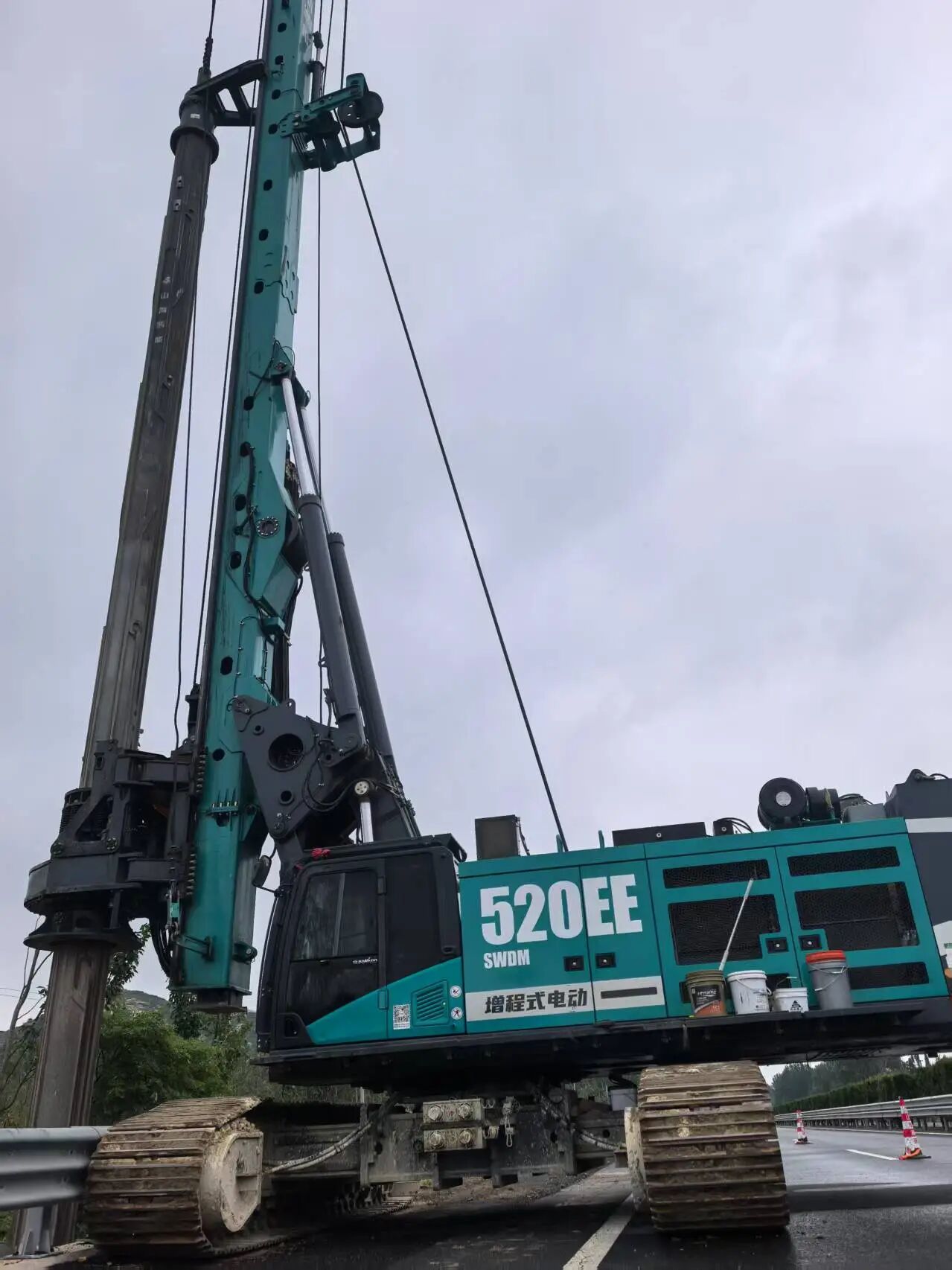 江南游戏智能增程式电动旋挖钻机助力山东高速建设，绿色施工成效显著