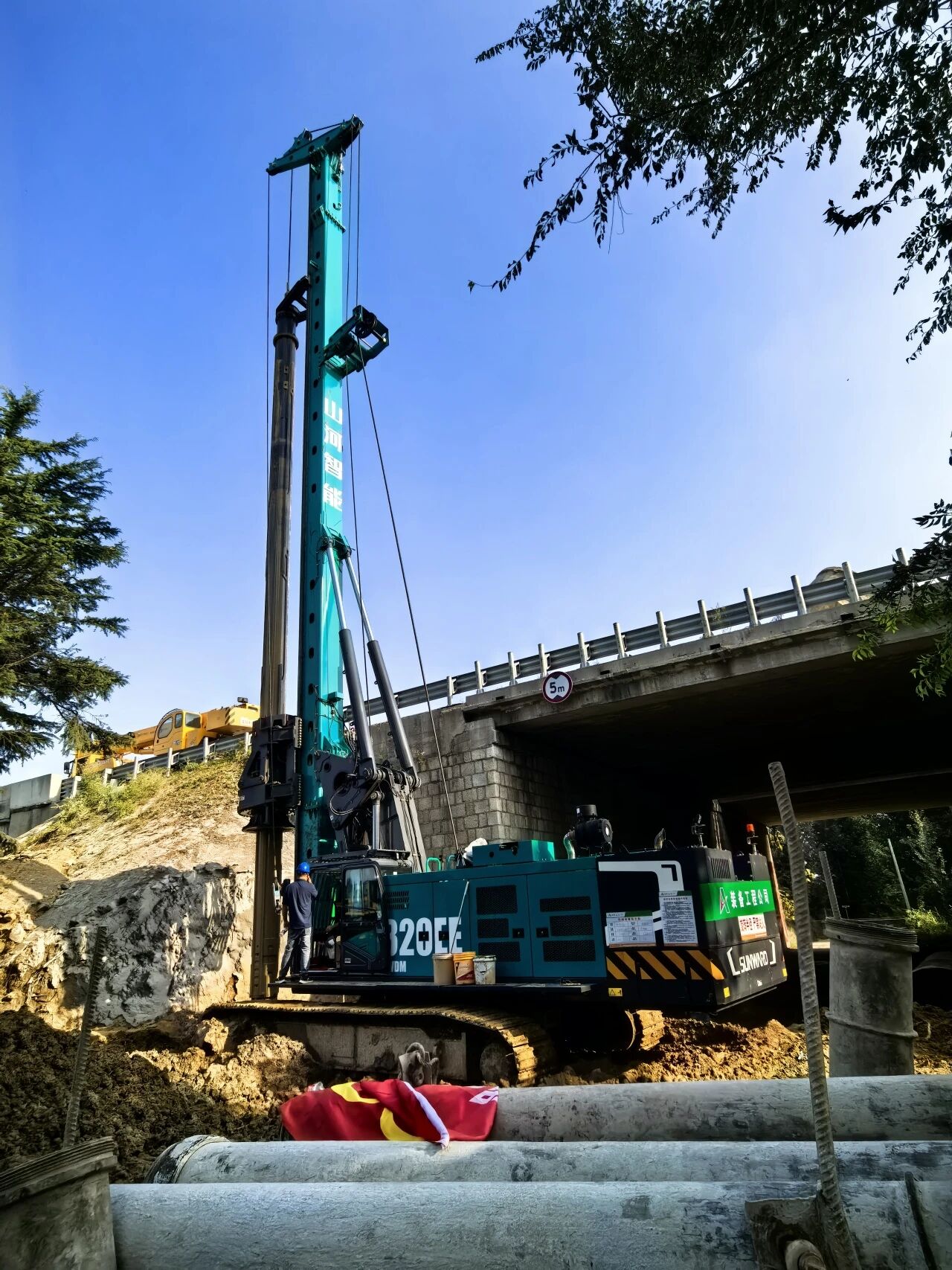 江南游戏智能增程式电动旋挖钻机助力山东高速建设，绿色施工成效显著