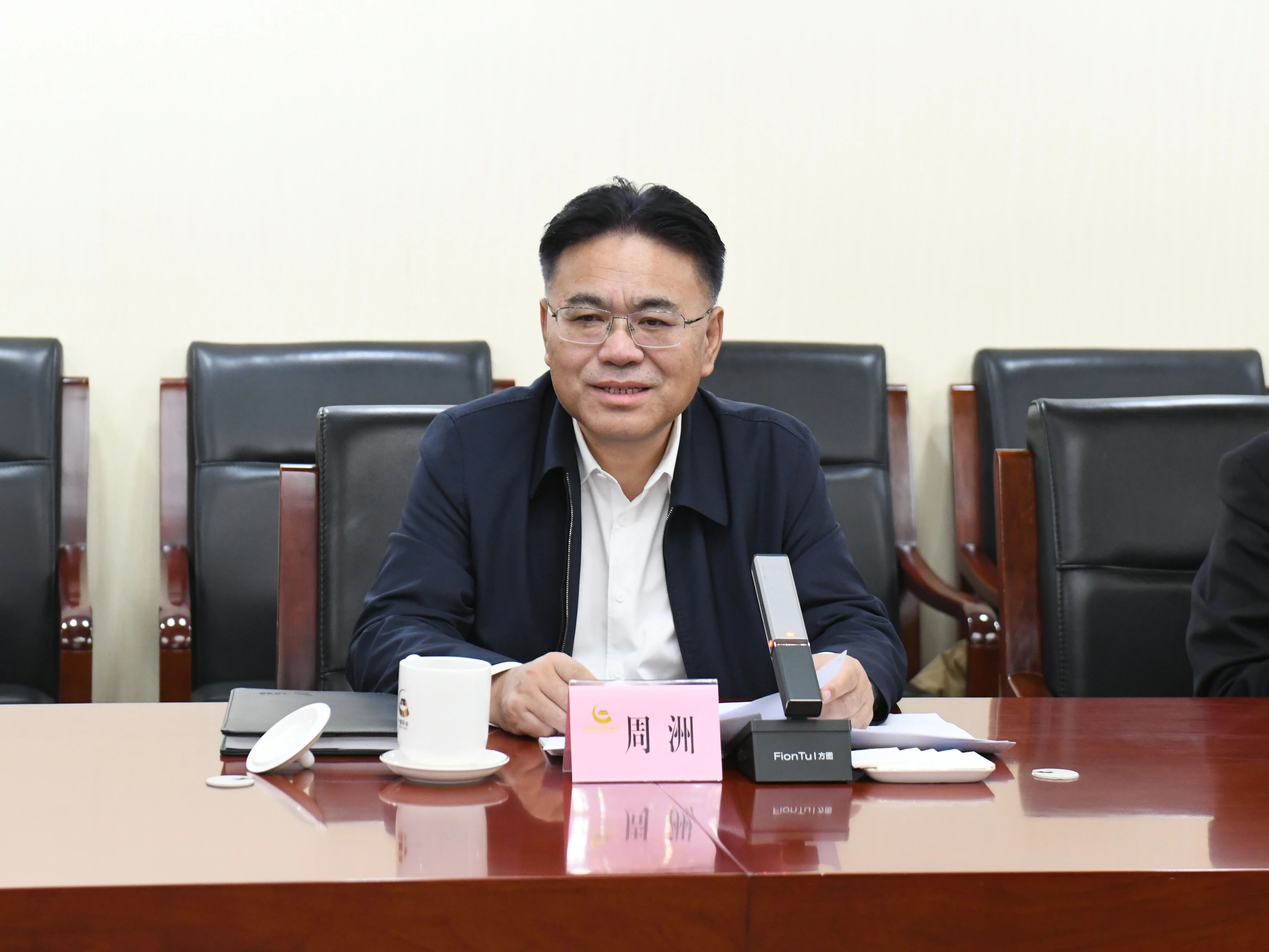 广州工控集团董事长景广军率江南游戏智能团队到中国黄金集团拜访交流