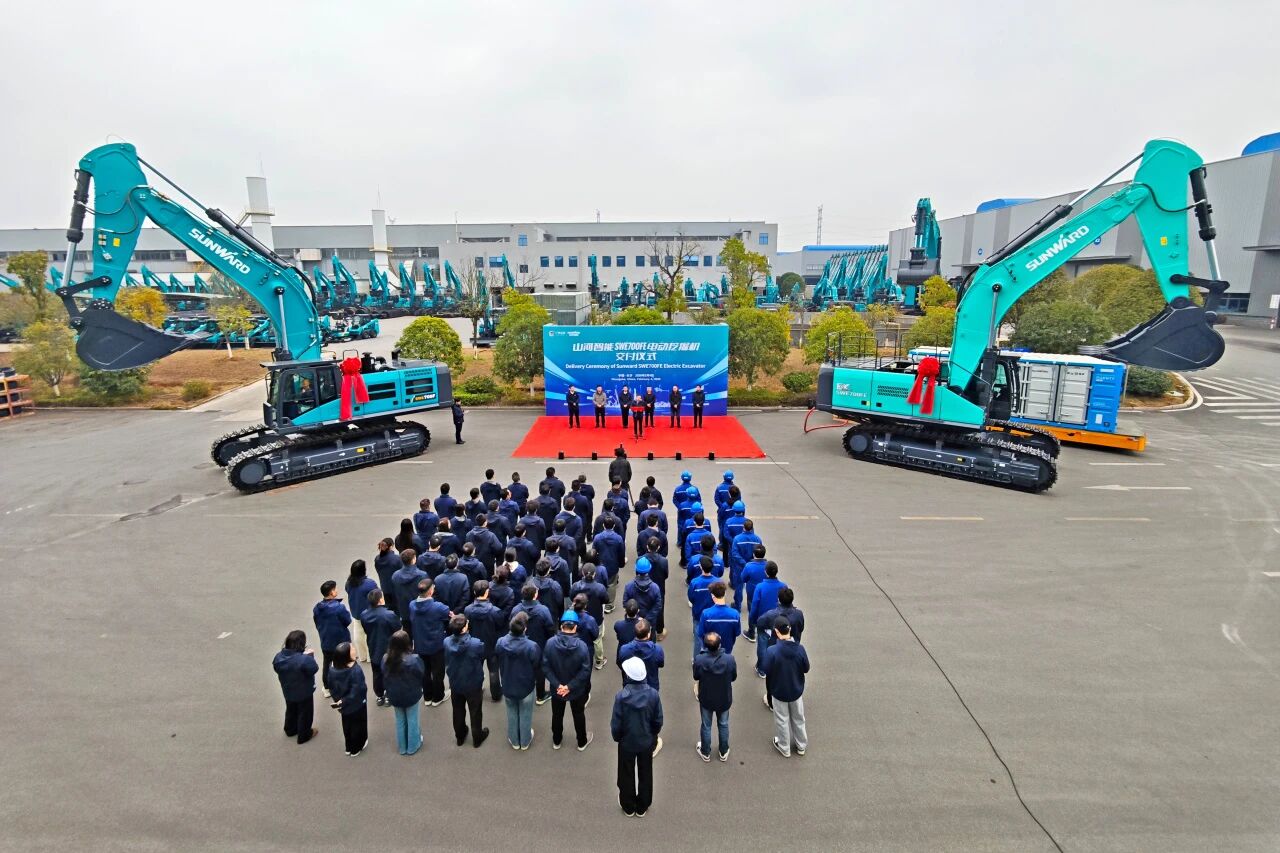 江南游戏智能SWE700FE电动挖掘机成功交付，助力打造绿色智慧矿山