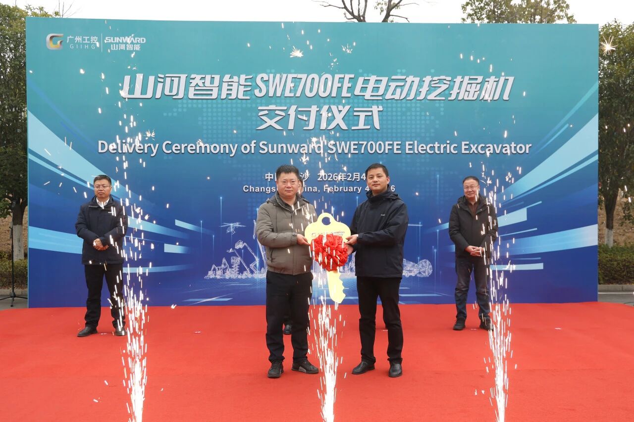 江南游戏智能SWE700FE电动挖掘机成功交付，助力打造绿色智慧矿山