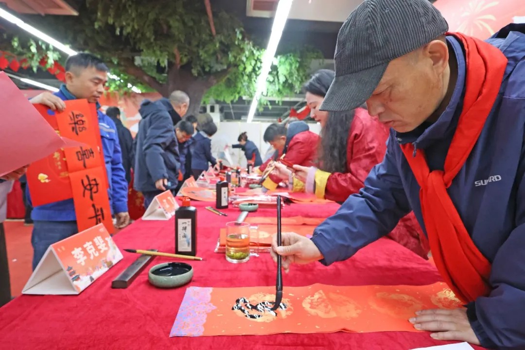 笔墨迎春，祝福暖心！在江南游戏智能“囤”年味、送温暖、迎新春