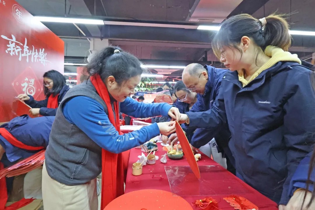 笔墨迎春，祝福暖心！在江南游戏智能“囤”年味、送温暖、迎新春