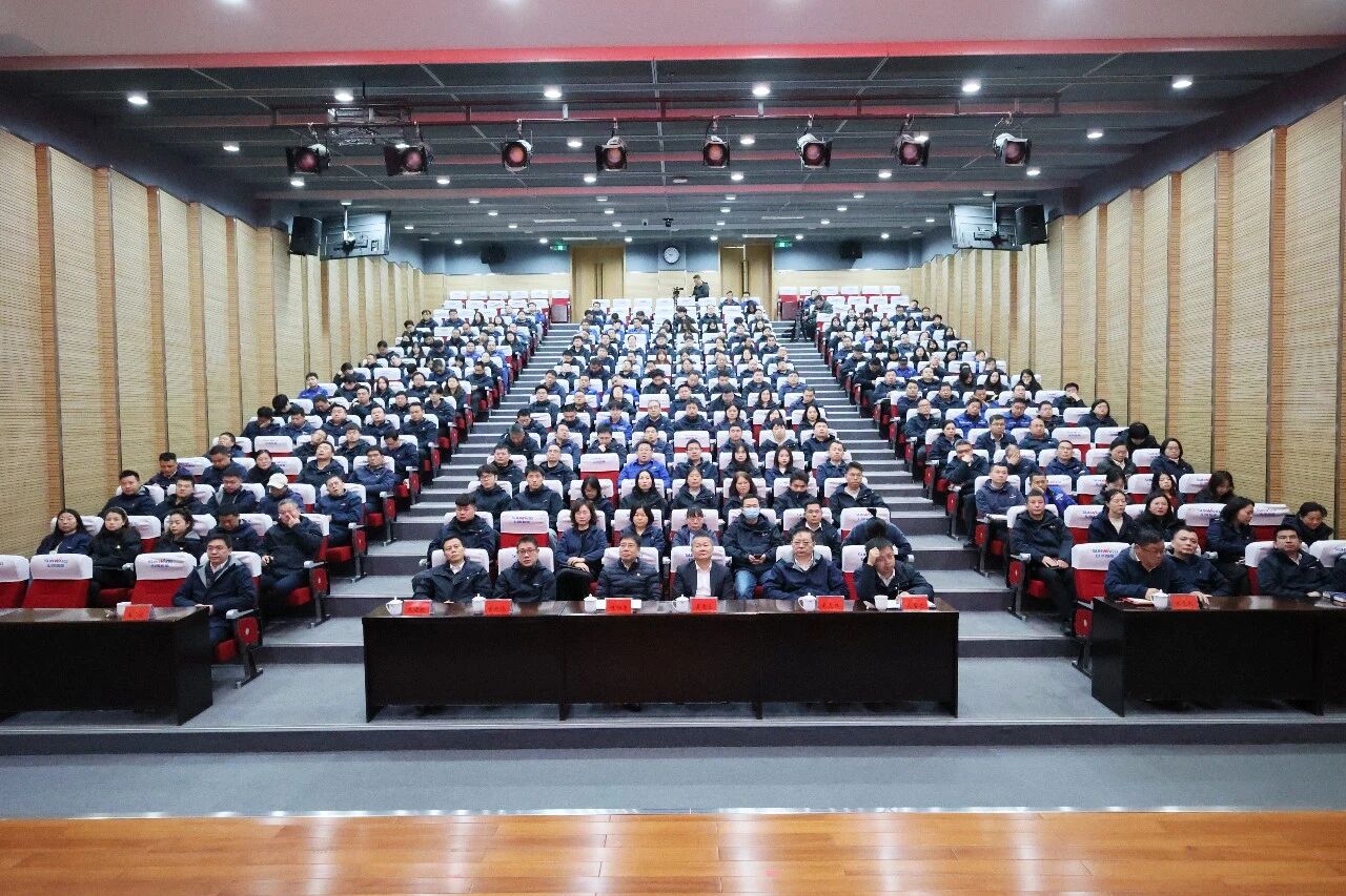 江南游戏智能组织集中收看十四届全国人大四次会议开幕会