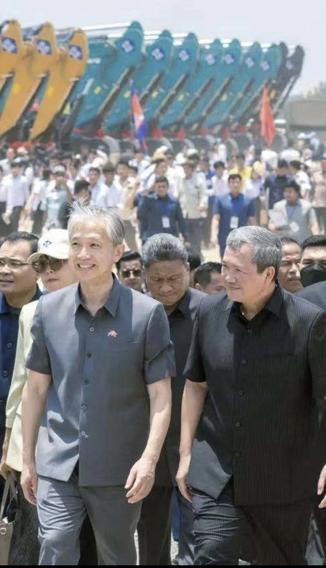 共建“一带一路”：江南游戏智能挖掘机助力柬埔寨水利大动脉建设