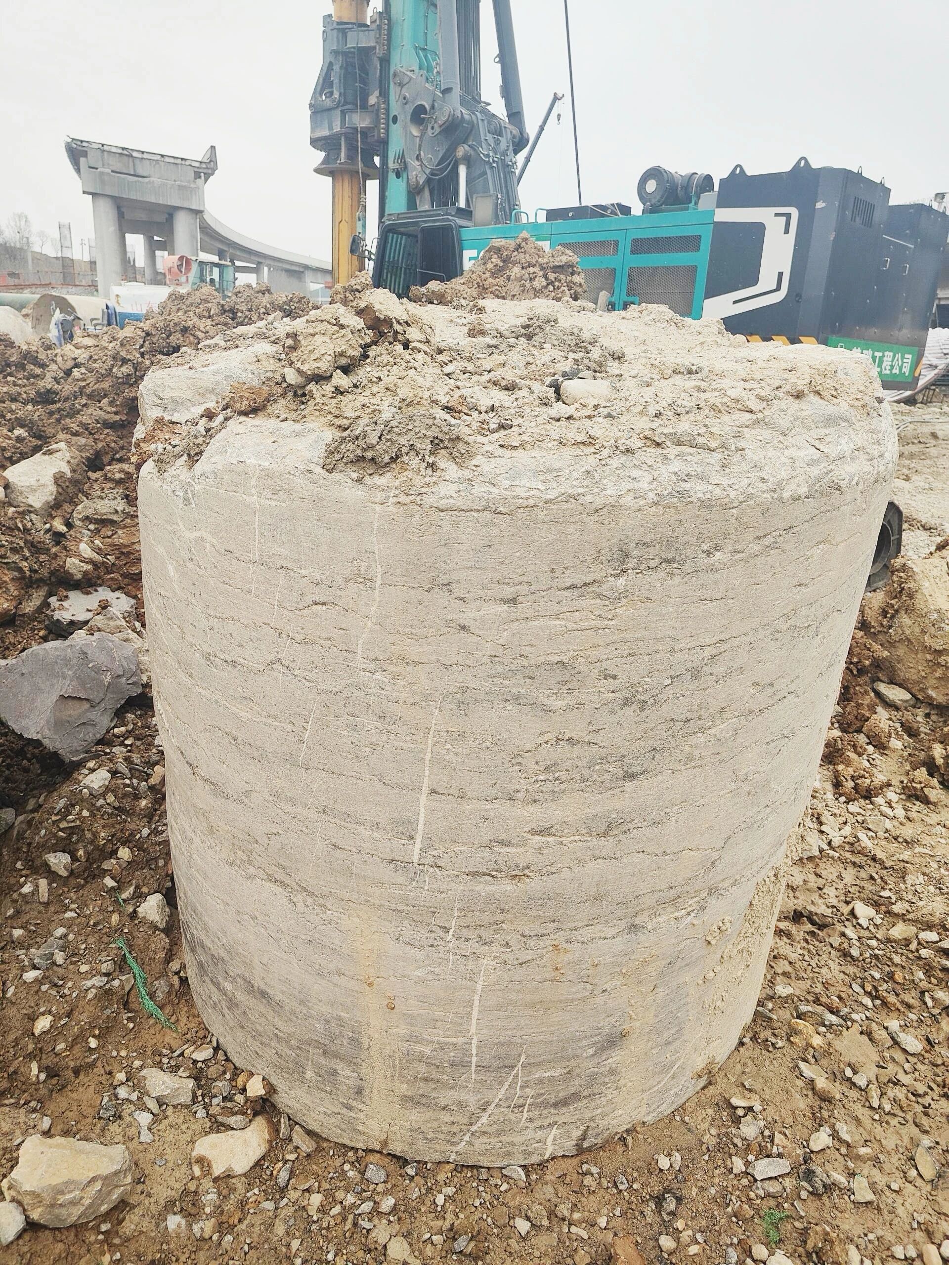 “亮剑”济南绕城改扩建项目，江南游戏智能增程式电动旋挖钻机高效入岩受好评