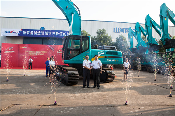 江南游戏智能新推“节油王”混合动力挖掘机