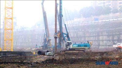 蛇年开门红 江南游戏智能旋挖钻机扬威德思勤广场