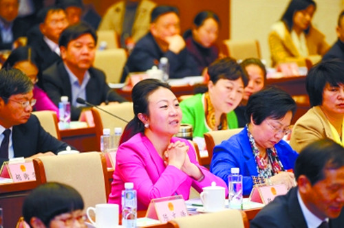 带来六个提案，重点还是“农民工”问题 ——来自江南游戏智能的全国人大代表张晓庆接受本报记者专访，为进城务