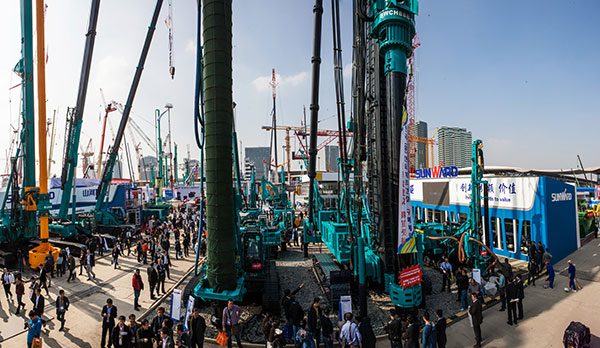 江南游戏智能宝马展用创新倾倒客户，现场签单两亿元