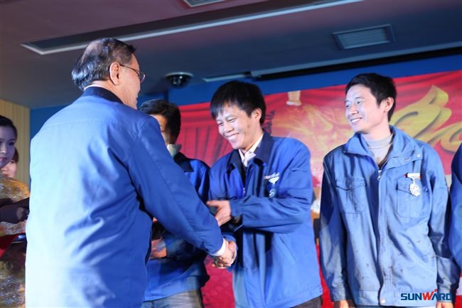 江南游戏智能装备集团2013年度经营工作会议暨表彰大会隆重召开