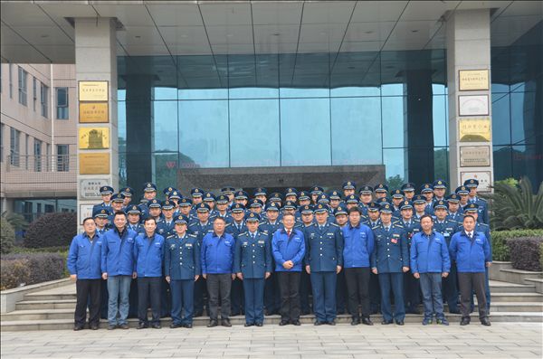 中国空军驻湘某师副师长一行考察江南游戏智能