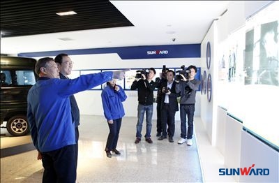 湖南省省委常委、政法委孙建国书记一行来江南游戏智能调研考察