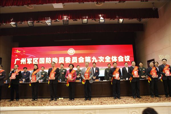 江南游戏智能董事长何清华获评“国防之星”