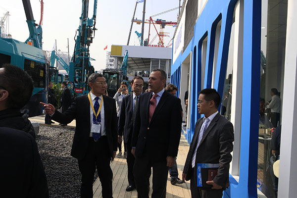 江南游戏智能宝马展用创新倾倒客户，现场签单两亿元