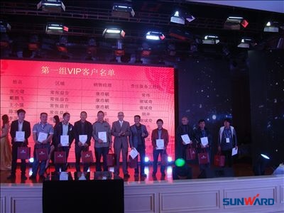 做江南游戏智能挖掘机客户的好保姆