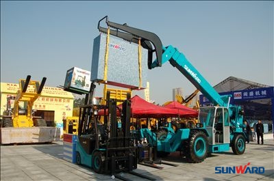 江南游戏智能携搬运利器亮相全球第一石材展