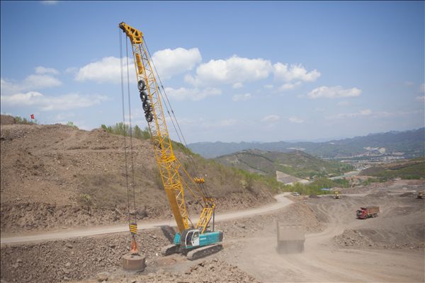 江南游戏智能履带式强夯机助力承德机场建设