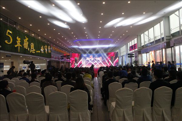 五年感恩 一路有你——江南游戏智能挖掘机湖南代理商2014年度VIP客户授牌