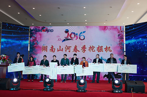 逆市可为！江南游戏智能挖掘机首场展销会完美收官