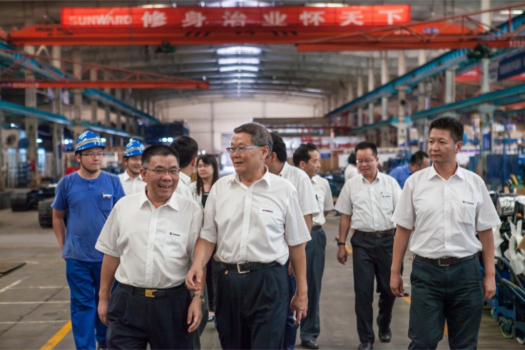 柳工集团曾光安董事长一行江南游戏智能考察交流