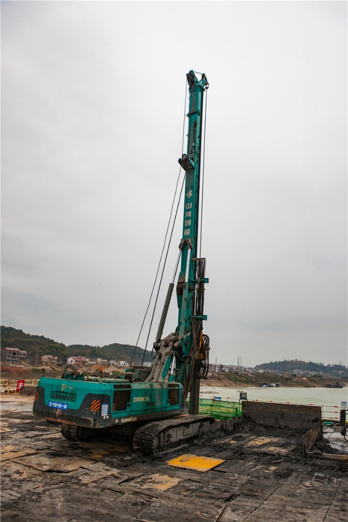 水下钻孔80米，江南游戏智能旋挖钻机震撼施工场面