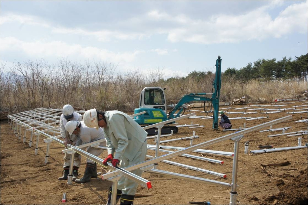 光伏工程施工必备利器---江南游戏智能螺旋地桩钻机精彩亮相上海光伏展