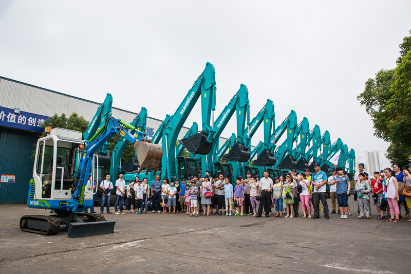 开挖机，坐游艇、飞机 江南游戏智能开展员工家属开放日活动