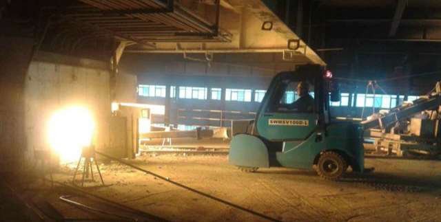 江南游戏智能推料车成功进军冶炼行业