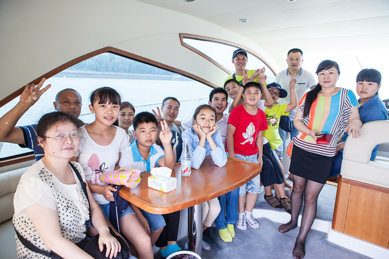 开挖机，坐游艇、飞机 江南游戏智能开展员工家属开放日活动