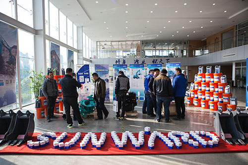 逆市可为！江南游戏智能挖掘机首场展销会完美收官