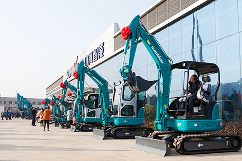 逆市可为！江南游戏智能挖掘机首场展销会完美收官