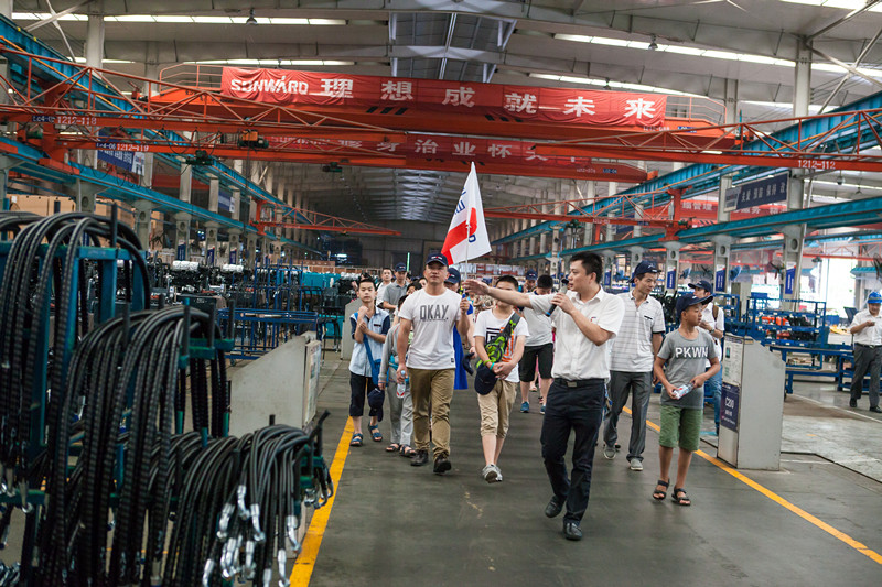 开挖机，坐游艇、飞机 江南游戏智能开展员工家属开放日活动