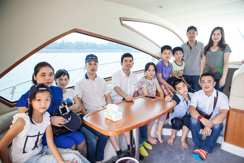 开挖机，坐游艇、飞机 江南游戏智能开展员工家属开放日活动