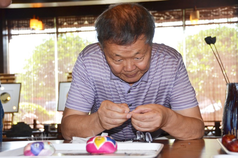 民盟江南游戏智能支部活动彰显“针”功夫