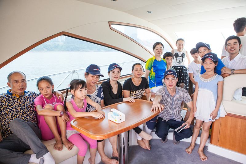 开挖机，坐游艇、飞机 江南游戏智能开展员工家属开放日活动