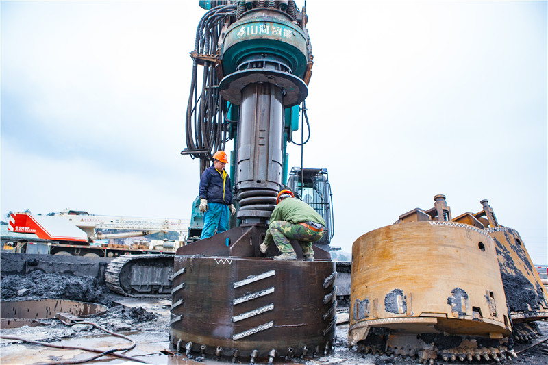 水下钻孔80米，江南游戏智能旋挖钻机震撼施工场面