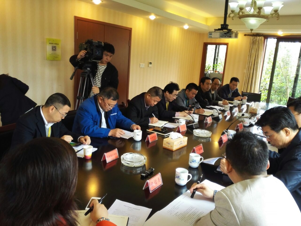 长沙市委常委、副市长张迎春一行莅临江南游戏智能考察调研